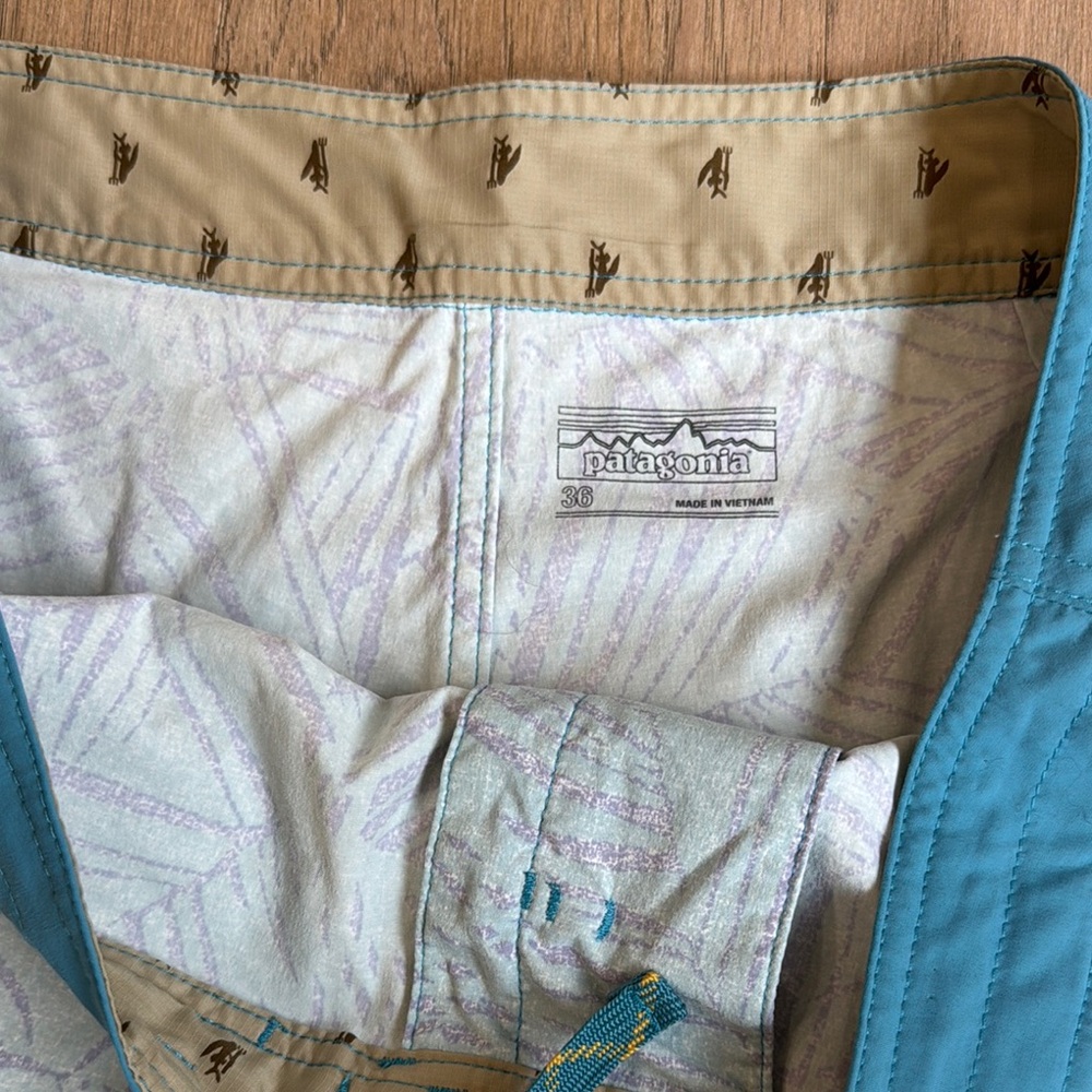 Patagonia Men's Wavefarer Boardshorts Size 36 - Picture 3 of 8